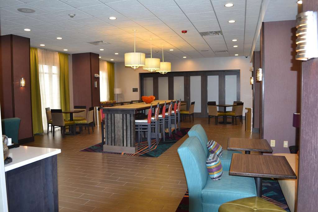 Hampton Inn 프랫 내부 사진