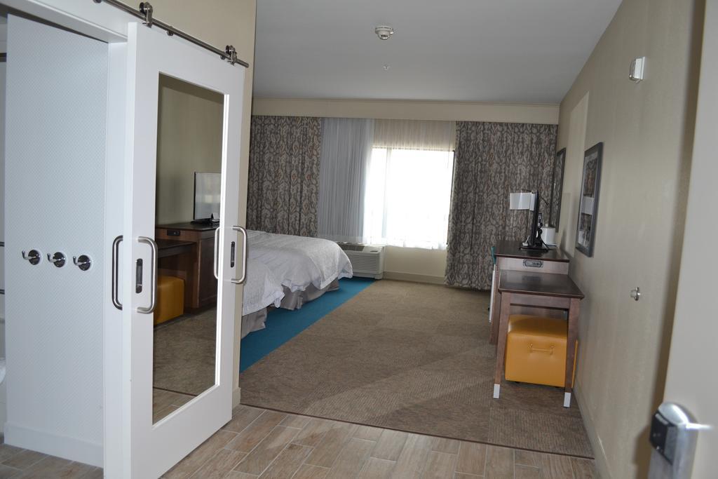 Hampton Inn 프랫 외부 사진