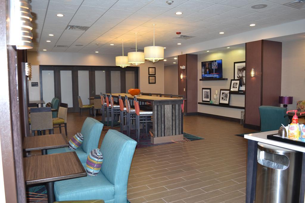 Hampton Inn 프랫 외부 사진