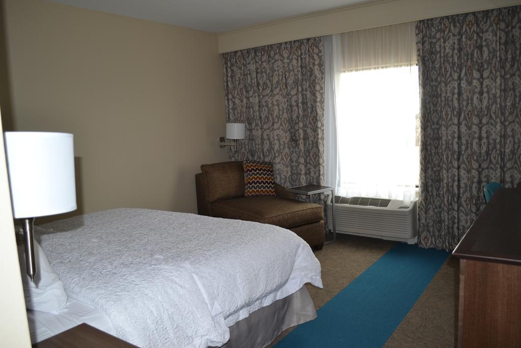 Hampton Inn 프랫 외부 사진