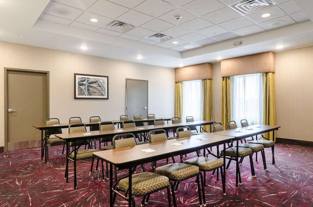 Hampton Inn 프랫 시설 사진