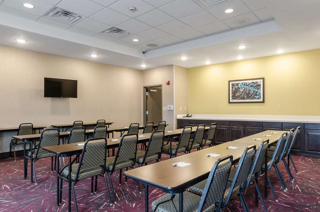 Hampton Inn 프랫 시설 사진