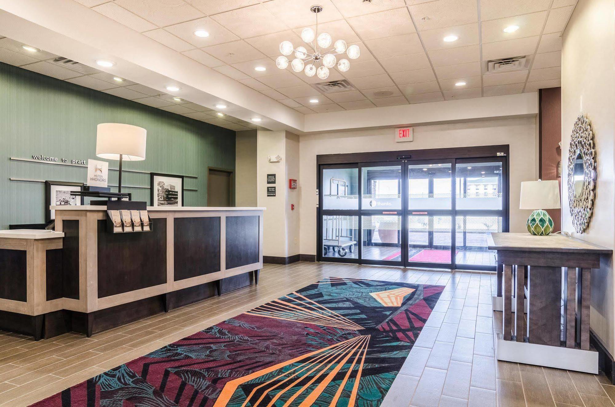 Hampton Inn 프랫 외부 사진